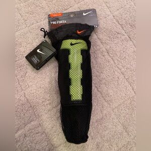 Nike Black Shin Guards New With Tags with Mesh Bag. Size Large